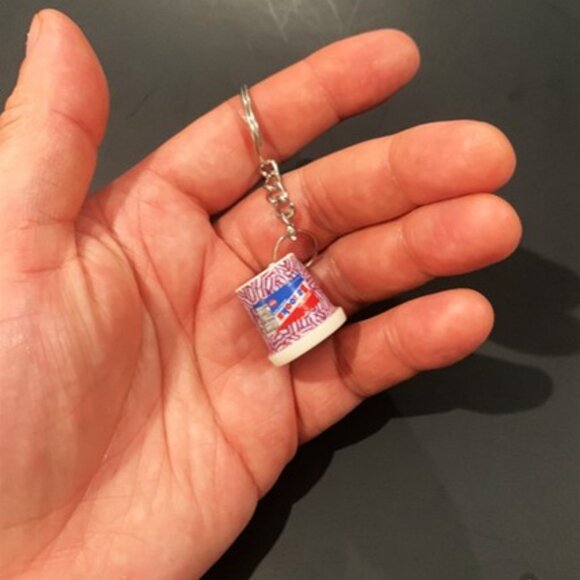 Bazooka Bubblegum Tub Keychain – Pop of Nostalgia - Picture 6 of 8